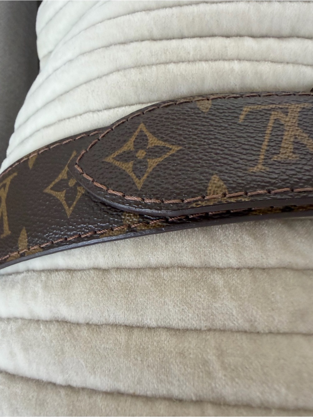 Louis Vuitton Monogram Canvas Belt with Gold Hardware - Picture 5 of 12
